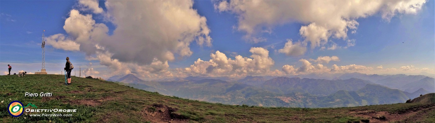 38 Vista panoramica alla croce del Linzone (1392 m).jpg